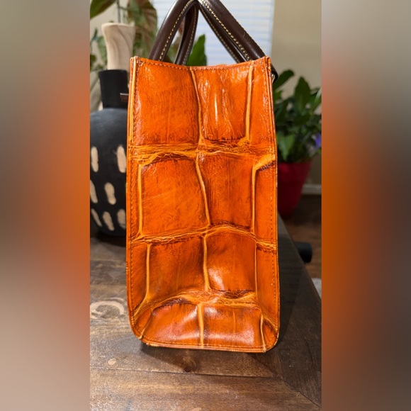 EUC Dooney & Bourke Caiman Camilla Croc-Embossed Leather Tote Bag - Picture 3 of 16